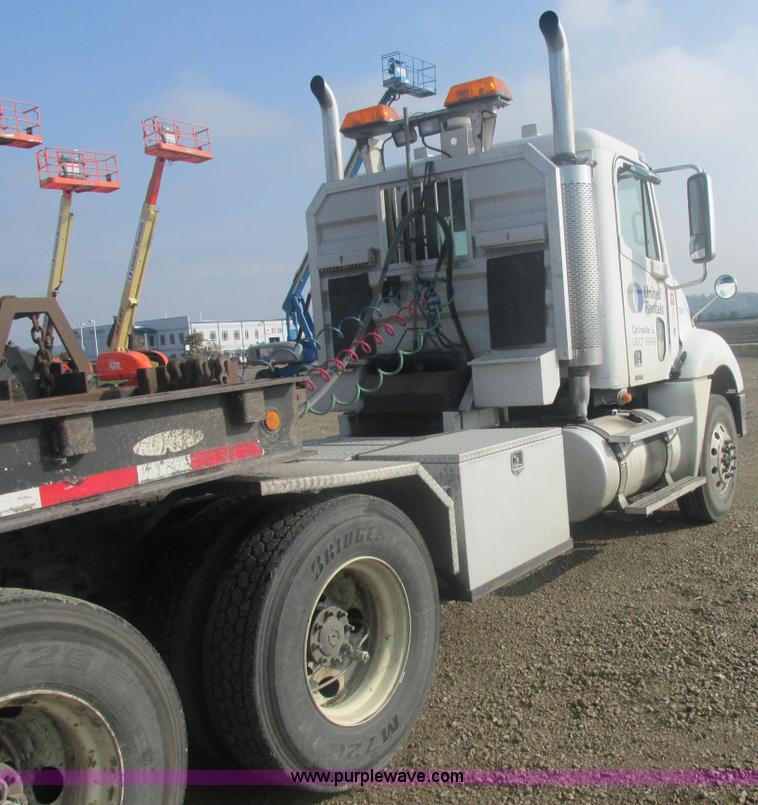 image for item AN9150 2007 Freightliner Columbia semi truck