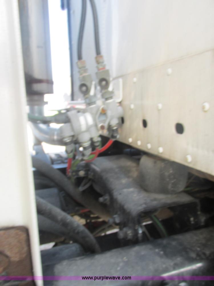 image for item AN9150 2007 Freightliner Columbia semi truck