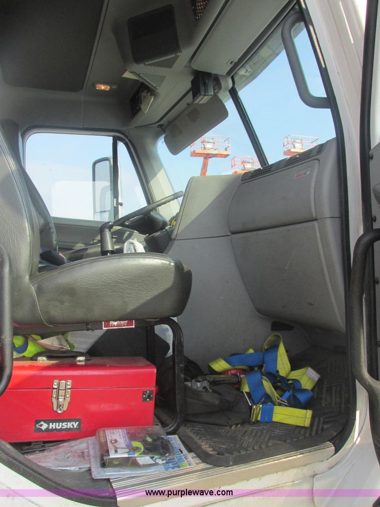 image for item AN9150 2007 Freightliner Columbia semi truck