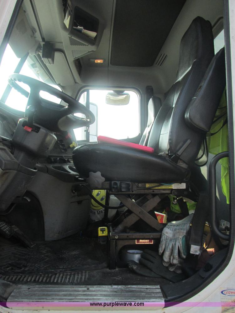 image for item AN9150 2007 Freightliner Columbia semi truck