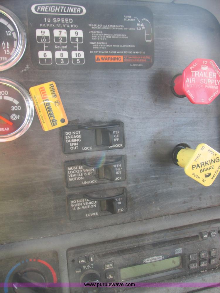 image for item AN9150 2007 Freightliner Columbia semi truck