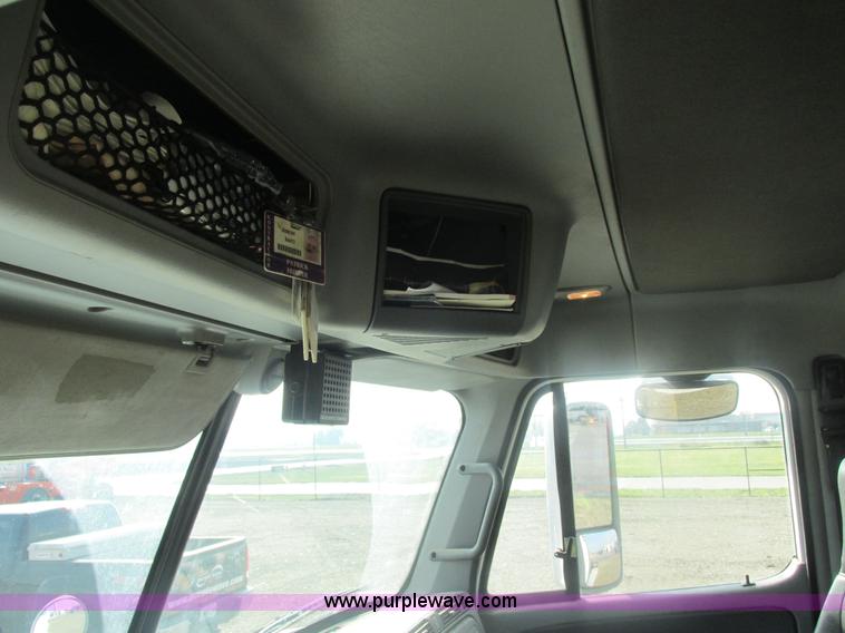 image for item AN9150 2007 Freightliner Columbia semi truck