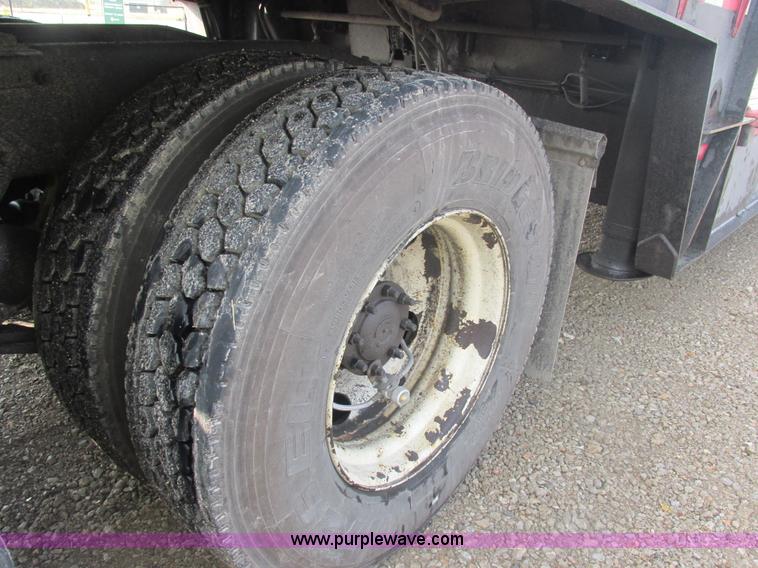 image for item AN9150 2007 Freightliner Columbia semi truck