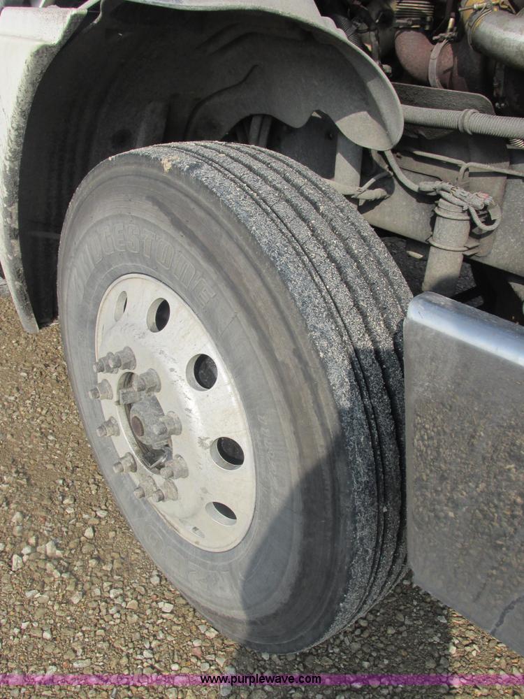 image for item AN9150 2007 Freightliner Columbia semi truck