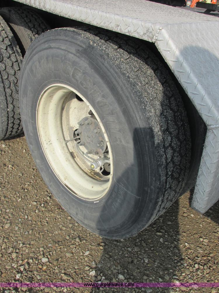 image for item AN9150 2007 Freightliner Columbia semi truck