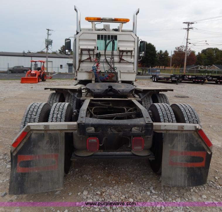 image for item B5980 2007 Freightliner Columbia semi truck