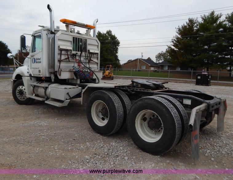 image for item B5980 2007 Freightliner Columbia semi truck