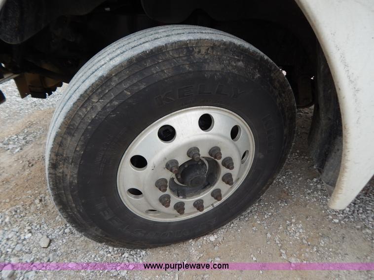 image for item B5980 2007 Freightliner Columbia semi truck