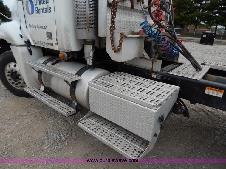 image for item B5980 2007 Freightliner Columbia semi truck