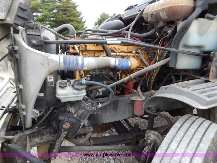 image for item B5980 2007 Freightliner Columbia semi truck