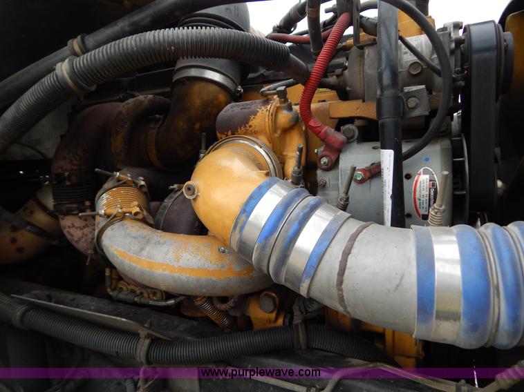 image for item B5980 2007 Freightliner Columbia semi truck