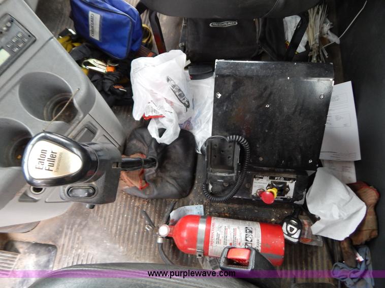 image for item B5980 2007 Freightliner Columbia semi truck