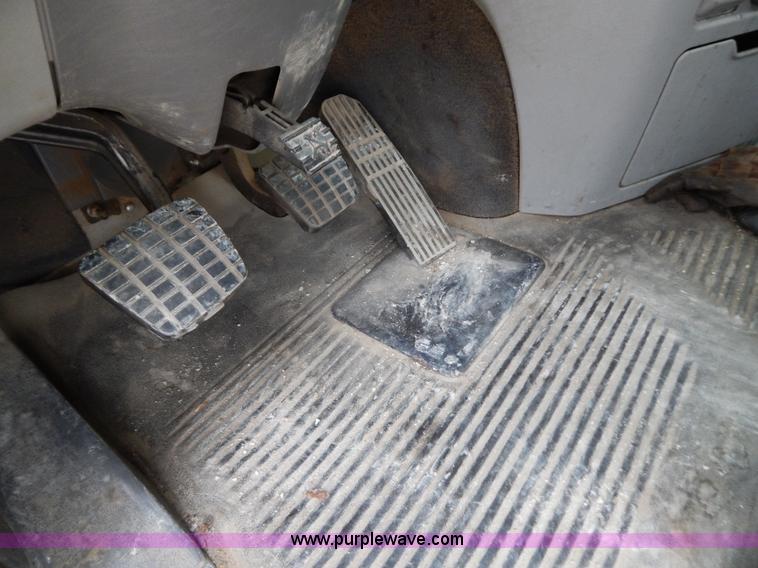 image for item B5980 2007 Freightliner Columbia semi truck