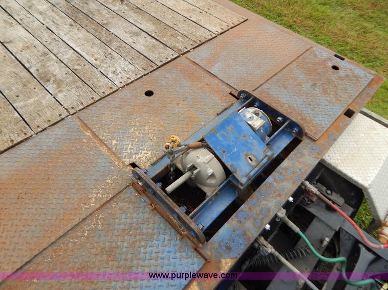 image for item B5981 2007 Trail-Eze TE80XT Hydratail trailer