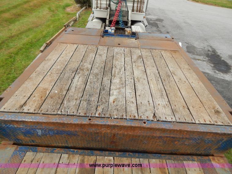 image for item B5981 2007 Trail-Eze TE80XT Hydratail trailer