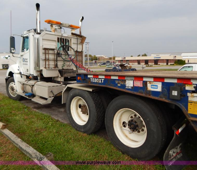 image for item B5982 2007 Freightliner Columbia semi truck