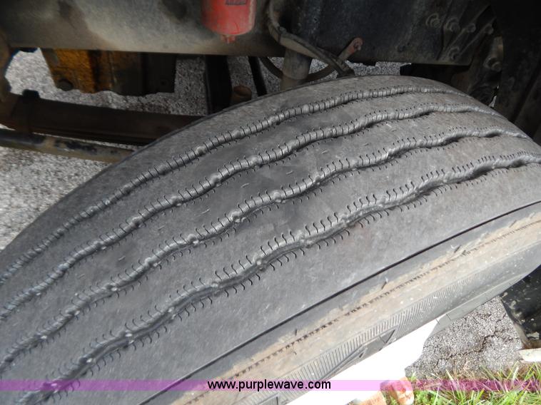 image for item B5982 2007 Freightliner Columbia semi truck