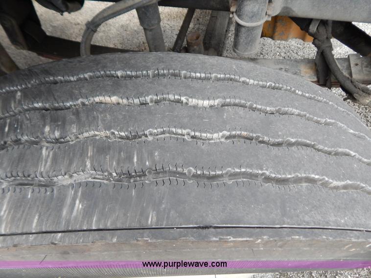 image for item B5982 2007 Freightliner Columbia semi truck