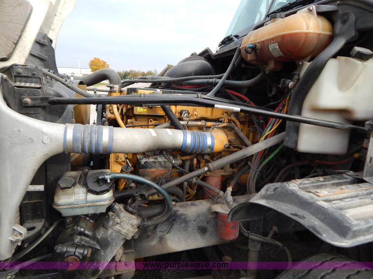 image for item B5982 2007 Freightliner Columbia semi truck