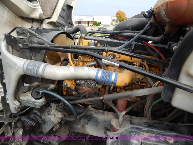 image for item B5982 2007 Freightliner Columbia semi truck