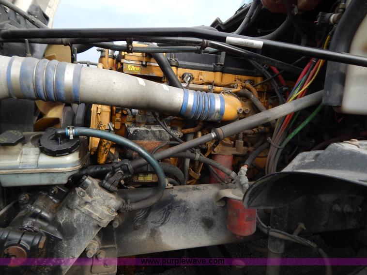 image for item B5982 2007 Freightliner Columbia semi truck