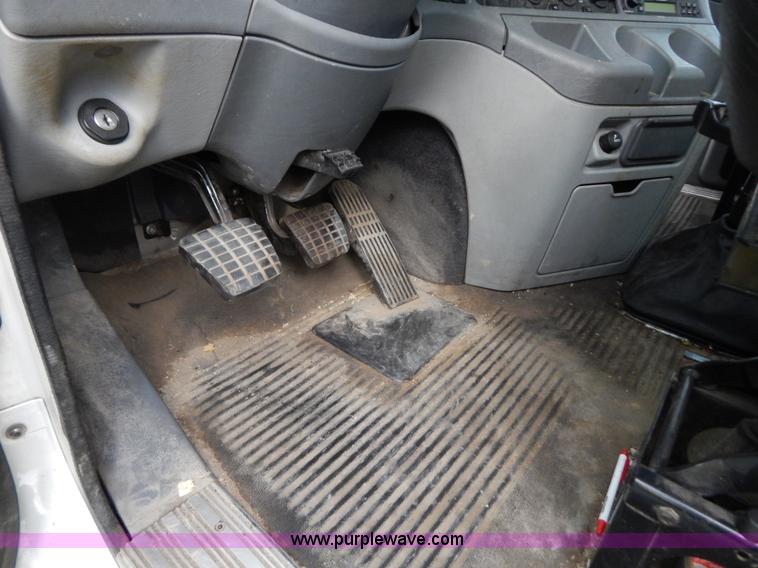 image for item B5982 2007 Freightliner Columbia semi truck