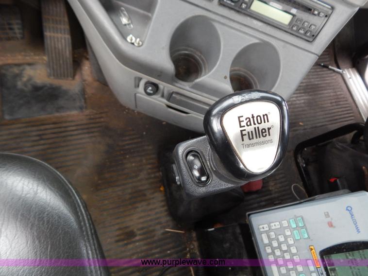 image for item B5982 2007 Freightliner Columbia semi truck