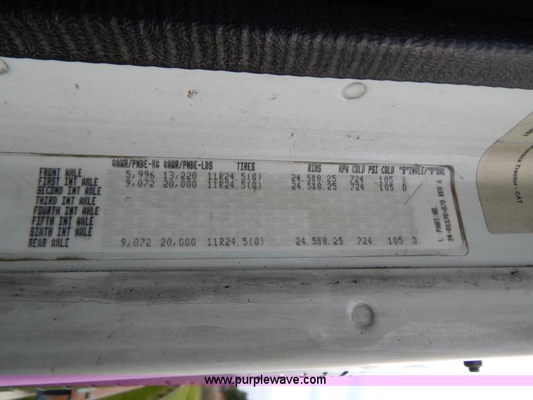 image for item B5982 2007 Freightliner Columbia semi truck