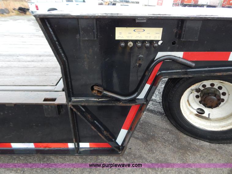 image for item B5987 2005 Ledwell LW53 HT3-10-PB Hydratail triple axle trailer