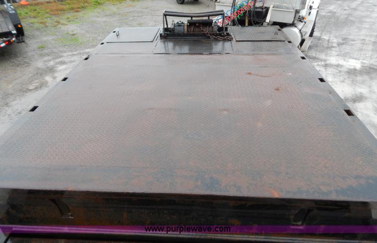 image for item B5987 2005 Ledwell LW53 HT3-10-PB Hydratail triple axle trailer