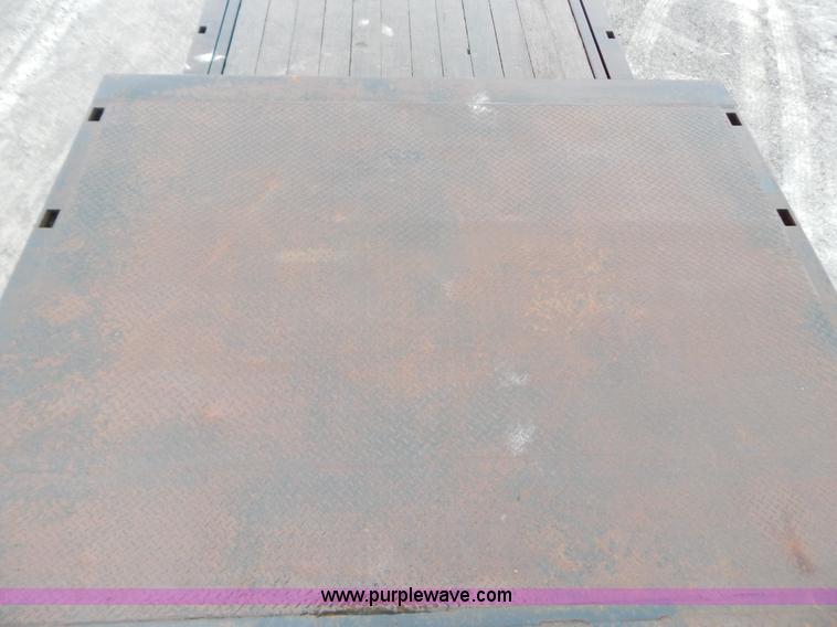 image for item B5987 2005 Ledwell LW53 HT3-10-PB Hydratail triple axle trailer