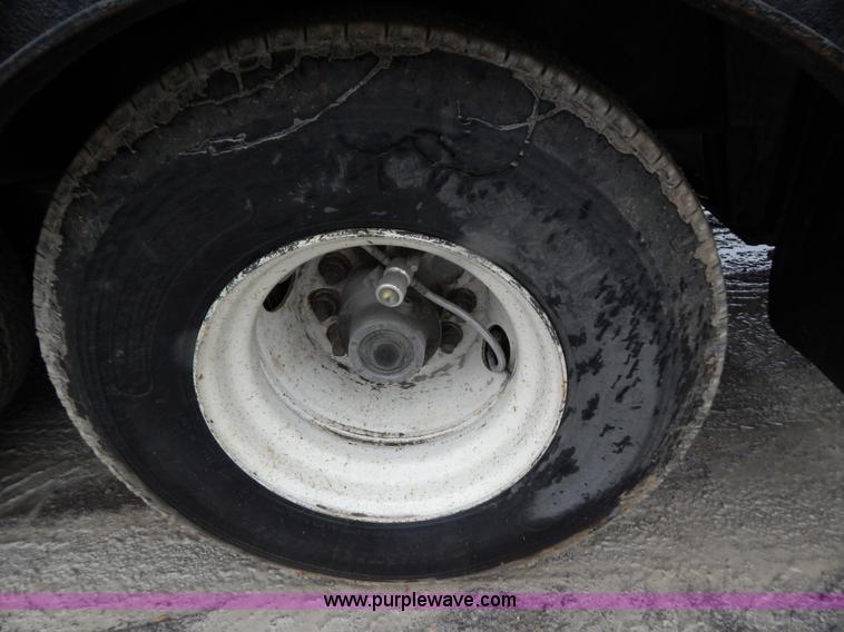 image for item B5987 2005 Ledwell LW53 HT3-10-PB Hydratail triple axle trailer