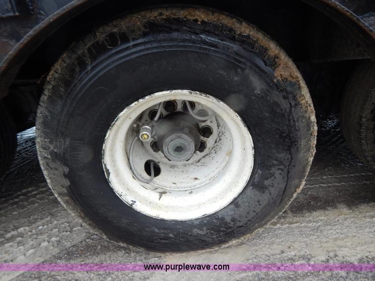 image for item B5987 2005 Ledwell LW53 HT3-10-PB Hydratail triple axle trailer