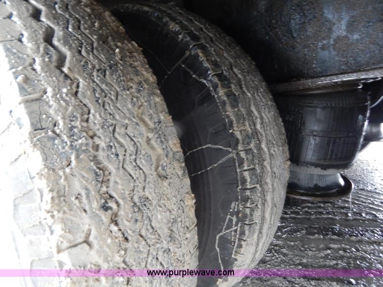 image for item B5987 2005 Ledwell LW53 HT3-10-PB Hydratail triple axle trailer