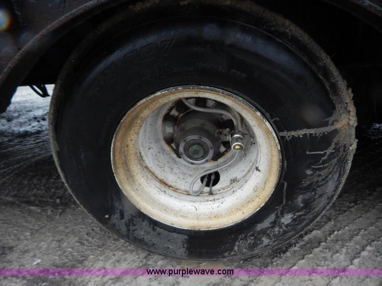 image for item B5987 2005 Ledwell LW53 HT3-10-PB Hydratail triple axle trailer