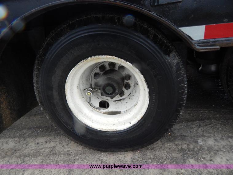 image for item B5987 2005 Ledwell LW53 HT3-10-PB Hydratail triple axle trailer