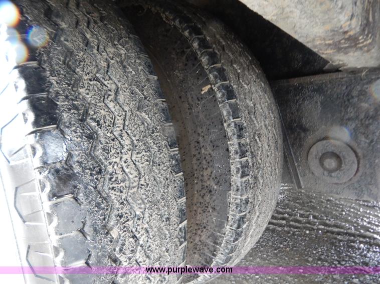 image for item B5987 2005 Ledwell LW53 HT3-10-PB Hydratail triple axle trailer