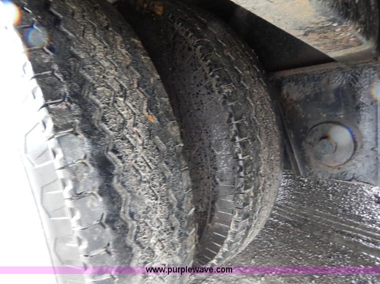 image for item B5987 2005 Ledwell LW53 HT3-10-PB Hydratail triple axle trailer