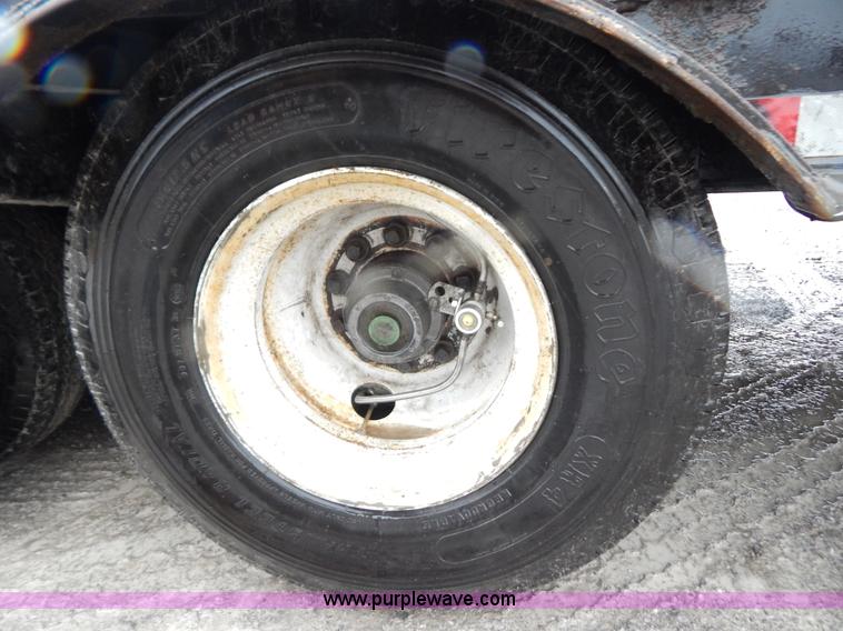 image for item B5987 2005 Ledwell LW53 HT3-10-PB Hydratail triple axle trailer