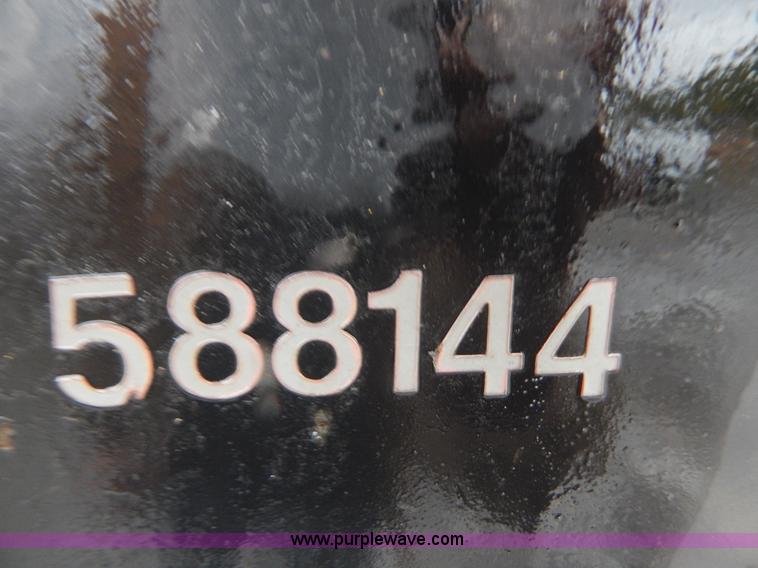 image for item B5987 2005 Ledwell LW53 HT3-10-PB Hydratail triple axle trailer