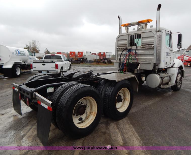 image for item B5988 2007 Freightliner Columbia CL120ST semi truck
