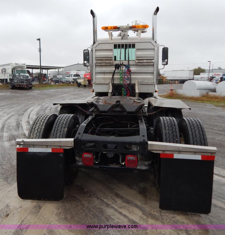 image for item B5988 2007 Freightliner Columbia CL120ST semi truck