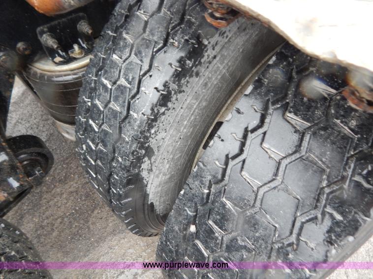 image for item B5988 2007 Freightliner Columbia CL120ST semi truck