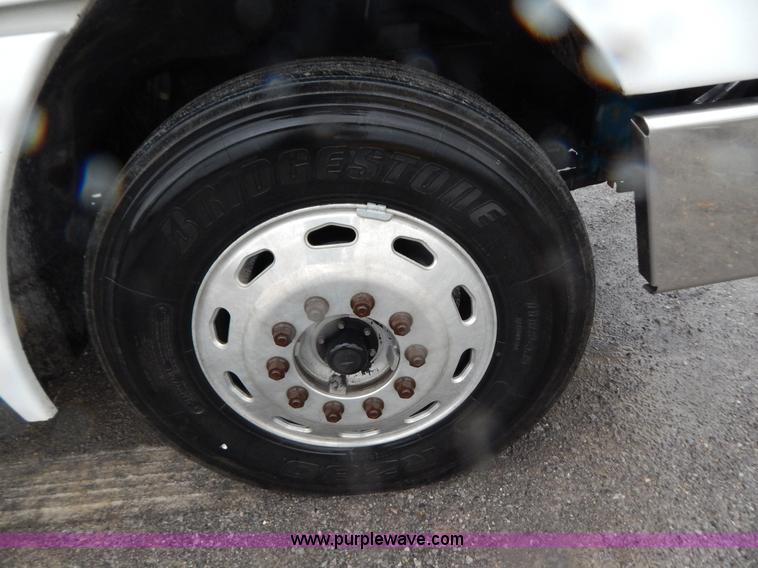 image for item B5988 2007 Freightliner Columbia CL120ST semi truck