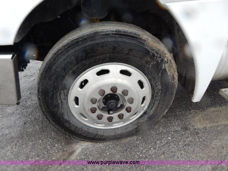 image for item B5988 2007 Freightliner Columbia CL120ST semi truck