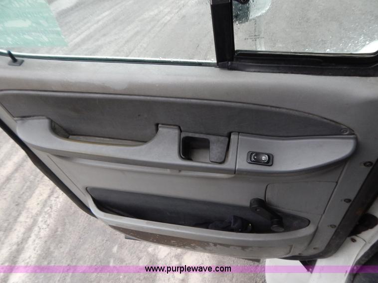 image for item B5988 2007 Freightliner Columbia CL120ST semi truck