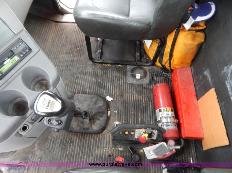 image for item B5988 2007 Freightliner Columbia CL120ST semi truck