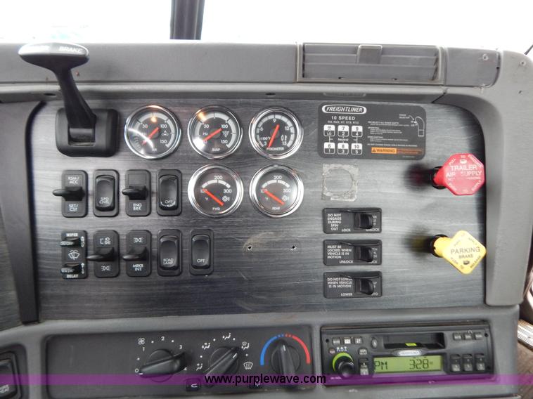 image for item B5988 2007 Freightliner Columbia CL120ST semi truck