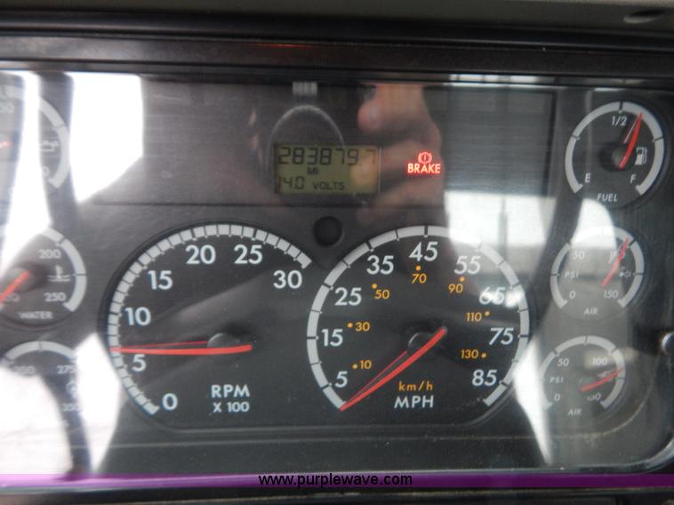 image for item B5988 2007 Freightliner Columbia CL120ST semi truck