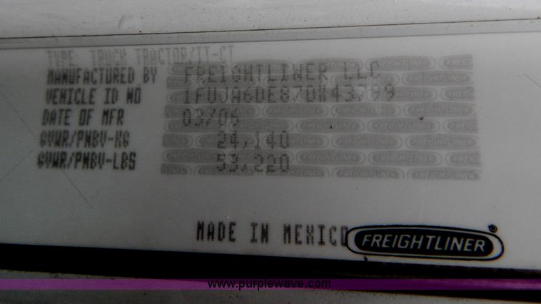 image for item B5988 2007 Freightliner Columbia CL120ST semi truck